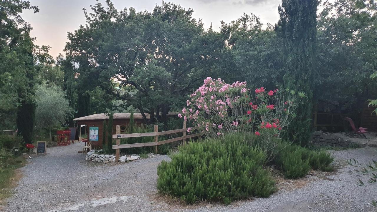 Roulottes Et Cabanes De Saint Cerice Vogue Dış mekan fotoğraf