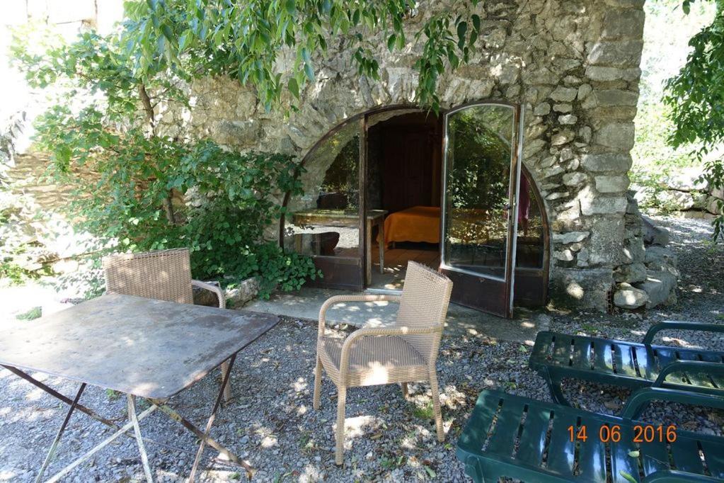 Roulottes Et Cabanes De Saint Cerice Vogue Dış mekan fotoğraf